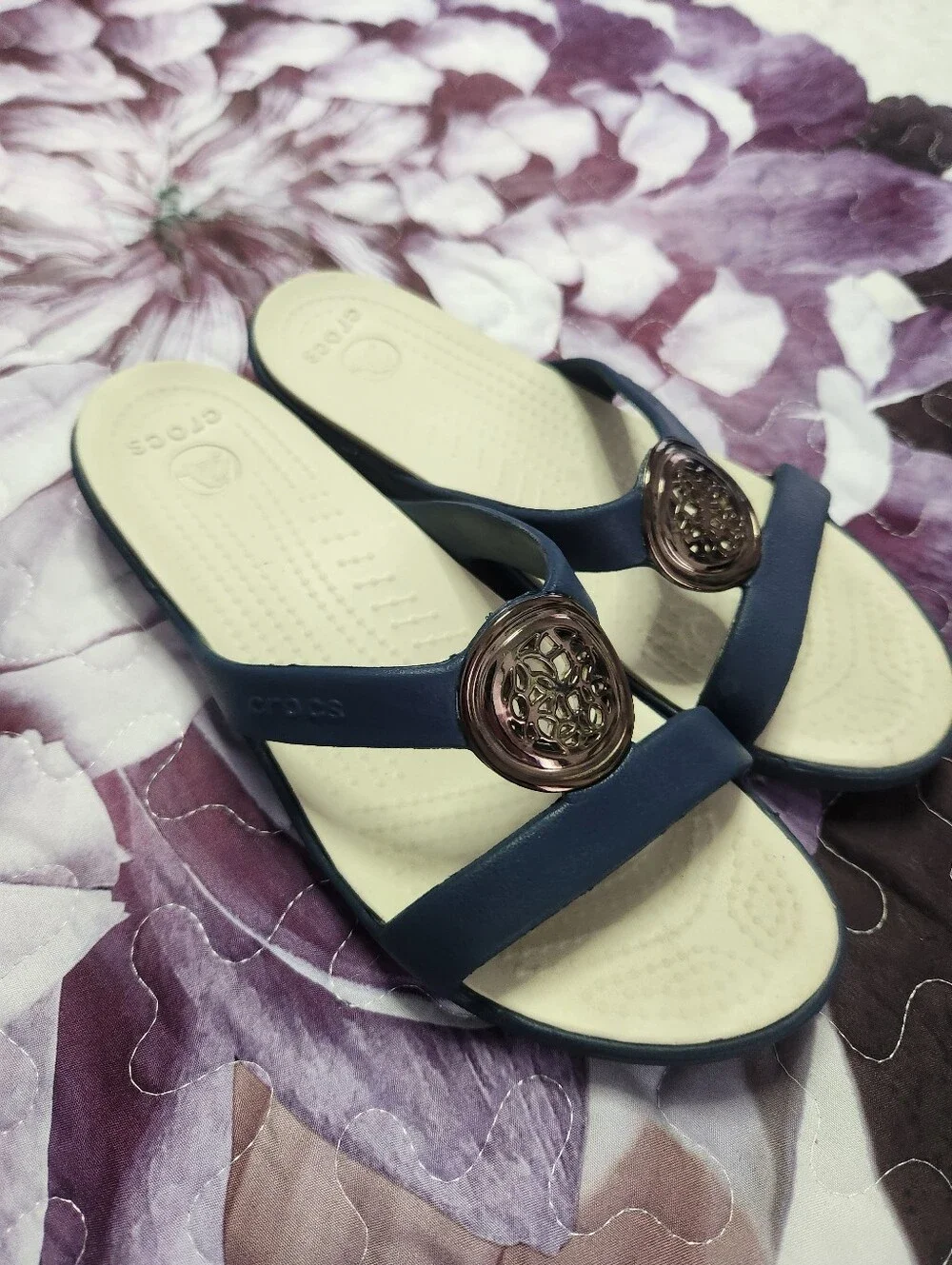 Crocs Sanrah Beveled Circle Wedge Sandals Size 7